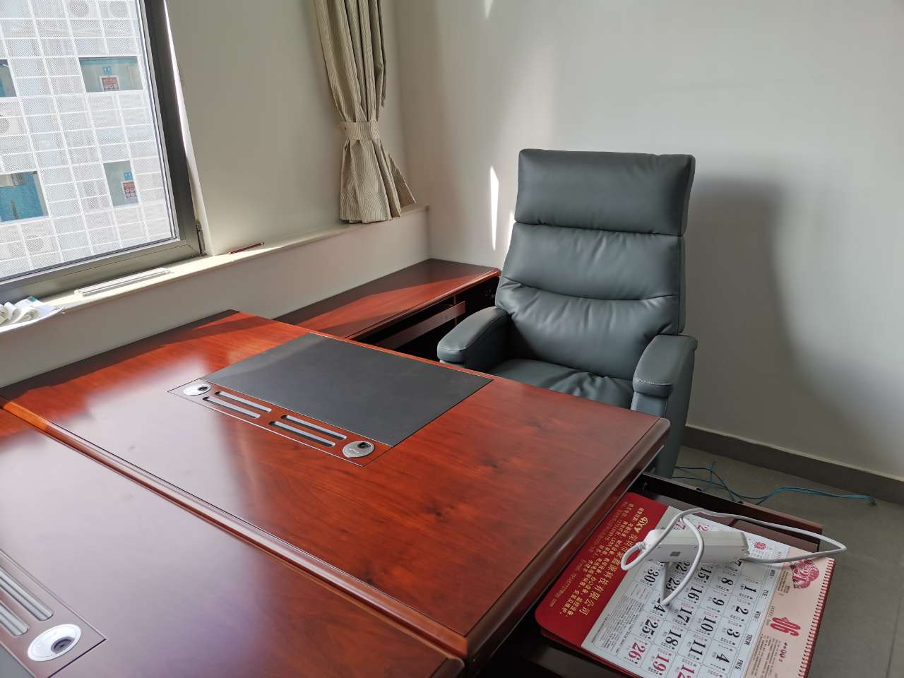 實(shí)木辦公家具的保養(yǎng)技巧！